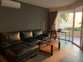 2 Bedder Beach Front Condo in Prime Location